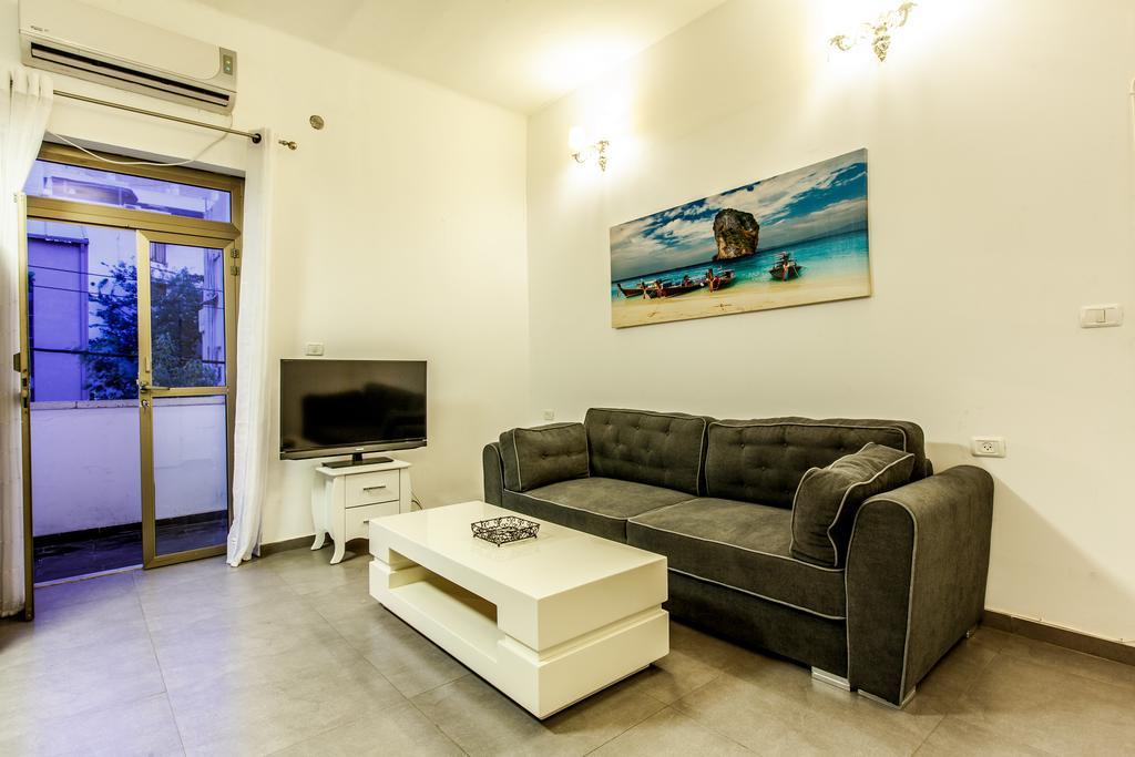 Sunset Beach Apartments Tel Aviv Esterno foto