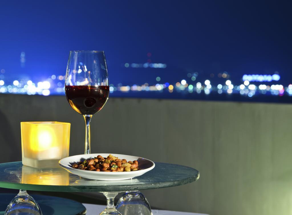 Sunset Beach Apartments Tel Aviv Esterno foto