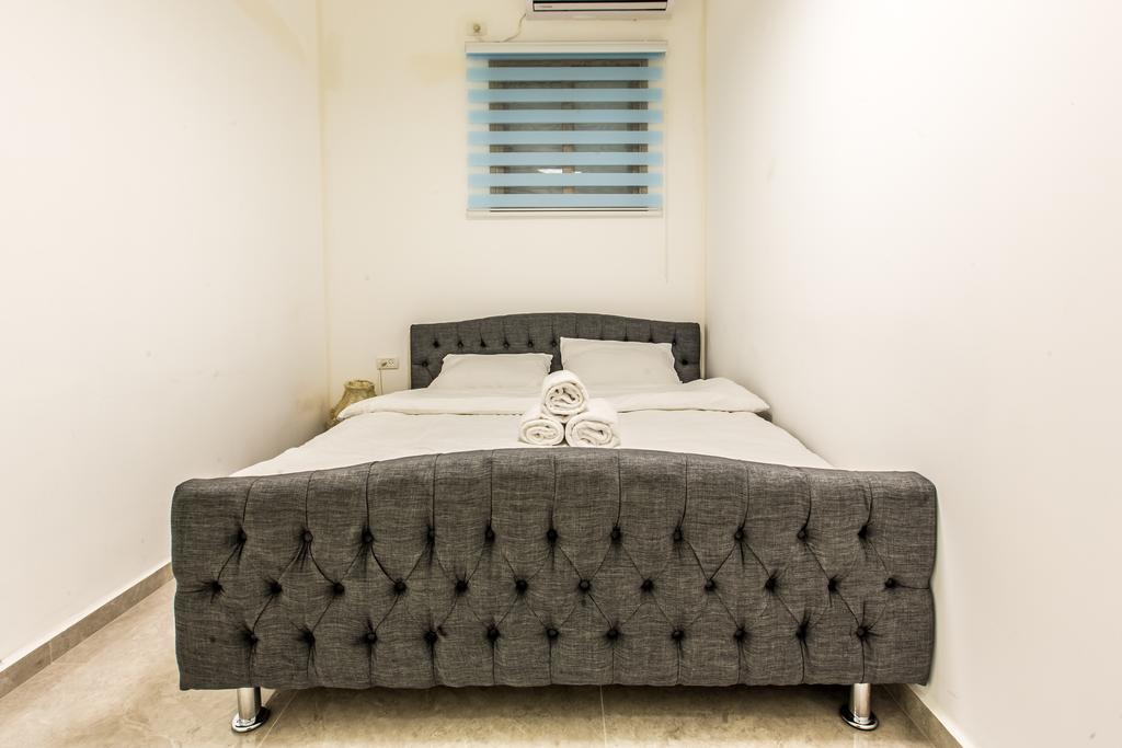 Sunset Beach Apartments Tel Aviv Esterno foto